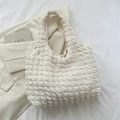 Elegante bolso tote blanco crema con textura de palomitas y acabado de tela de burbujas - Blanco