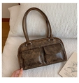 Borsa tote retrò in ecopelle marrone scuro con doppie tasche frontali e fibbie argento - Marrone