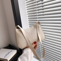 Sac sous le bras blanc crème avec texture crocodile et design épuré à fermeture éclair - Beige (Bande PU)