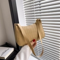 Sac bandoulière beige chic avec finition motif crocodile et fine bandoulière épurée - PU Khaki