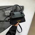 Sac à main en cuir grainé noir avec texte FASHION jaune et finitions dorées chic - Noir