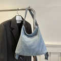 Sac fourre-tout en denim bleu clair avec broderie 'Less Mondays More Sundays' et sangle réglable - Bleu clair