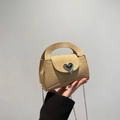 Gelbe Mini-Schultertasche mit silberner Herzschnalle und strukturierter Oberfläche - Gelb