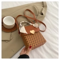 Borsa a tracolla vintage a quadri marroni con fibbia a cuore e manico a foulard - Marrone