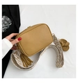 Bolso tipo cámara caqui de grano con correa ancha étnica y colgante de borla de piel - Caqui