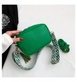 Bolso cámara verde brillante en cuero con correa tejida de diseño geométrico chic - Verde