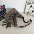 Bolso bandolera de lona marrón con texto MOOD y colgante de peluche de rana verde - Sin Adorno / Marrón