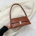 Braune Unterachseltasche mit Krokodilmuster und elegantem goldenem Metallverschluss - Hellbraun