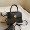 Sac à bandoulière noir élégant avec motif crocodile et boucle dorée artistique - Noir