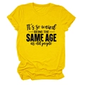 Détail du t-shirt jaune avec imprimé humoristique et col rond à bord-côte classique - Jaune (Police Noire)