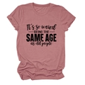 Vue détaillée du t-shirt col rond vieux rose avec lettrage noir imprimé à plat - Or Rose (Police Noire)