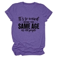 Détail d'un t-shirt violet chiné avec un slogan graphique noir imprimé et un col rond - Violet (Police Noire)