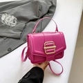 Bolso bandolera cuadrado rosa brillante minimalista con hebilla de metal dorado - Rosa Rojo