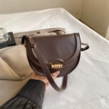 Sacoche selle en cuir marron foncé vintage avec fermoir doré et bandoulière réglable - Marron