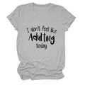 Detailansicht eines grauen T-Shirts mit dem Aufdruck I don't feel like Adulting today und Ärmeln - S / Hellgrau (Schwarze Schrift)
