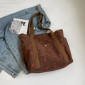 Borsa tote marrone in velluto a coste con stampa di fragole e tasca frontale - caffè