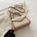 Petit sac carré en paille avec garniture en similicuir brun et plaque dorée mode - Kaki