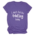 Detail eines melierten lila T-Shirts mit dem weißen Aufdruck I don't feel like Adulting today - S / Lila (Weiße Schrift)