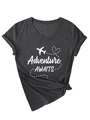 Détail du t-shirt gris chiné col en V avec avion blanc et impression Adventure AWAITS - Gris Chiné Noir