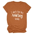 Detailansicht des orangefarbenen T-Shirts mit weißem I don't feel like Adulting today Druck - S / Gebranntes Orange (Weiße Schrift)