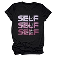 Détail des impressions Self Love, Respect et Worth sur un t-shirt en coton noir - Noir (Texte Blanc)