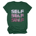 Détail d'un t-shirt vert forêt avec imprimé graphique violet Self Love Respect Worth - Vert Rétro (Texte Blanc)