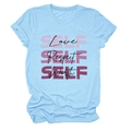 T-shirt bleu clair à col rond avec imprimé 'Self Love' et manches retroussées sur fond blanc - Bleu Clair (Texte Noir)