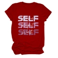 Gros plan de l'imprimé Self Love sur un t-shirt femme bordeaux à col rond - Rouge (Texte Blanc)