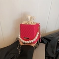 Rosarote Box-Tasche mit Karomuster, Perlengriff und weißem Innenbeutel mit Kordelzug - Rosa