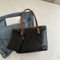 Borsa tote minimalista nera in ecopelle con cuciture geometriche e manici marroni - Nero