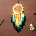 Acchiappasogni con piume blu fatto a mano con luci LED calde e perle decorative - Prodotto Finito Toni Blu (Con Luci LED)