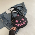 Bolso bandolera negro con forma de calabaza y costuras de telaraña rosa bordada - Negro & Rosa