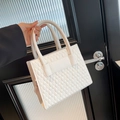 Sac fourre-tout beige matelassé avec motif à losanges et poignées solides pour femme - Blanc