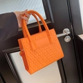 Sac fourre-tout chic orange vif avec texture géométrique embossée et anses rondes - Orange