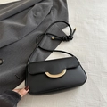 Borsa a tracolla in pelle nera opaca con fibbia dorata e tracolla con dettagli a nodo - Nero