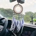 Attrape-rêves de voiture en plumes bleu clair avec perles suspendu au rétroviseur - Style Ère de Rêve