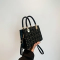 Elegante bolso bandolera de tweed negro con detalles dorados y asas tejidas para mujer - Negro con Purpurina Dorada