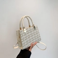 Bolso de tweed crema con hilos dorados y asas trenzadas para un estilo muy elegante - Blanco con Hilo Dorado