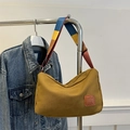 Retro senfgelbe Canvas-Tragetasche mit bunt gestreiftem Umhängeriemen - Braun