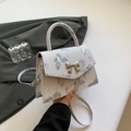 Minimalistische cremefarbene Handtasche mit Lavendel-Schmetterlingsdruck und Schleife - Silber