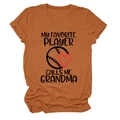 Detail eines brennorangen T-Shirts mit Baseball-Oma-Slogan und weicher Baumwollstruktur - Gebranntes Orange (Schwarzer Text)