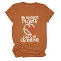 Nahaufnahme des rostorangen T-Shirts mit My Favorite Player Calls Me Grandma Aufdruck - Gebranntes Orange (Weißen Text)