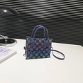 Bunte Tweed-Schachbrett-Handtasche mit lila Ledergriffen und einem Schultergurt - Buntes Karo