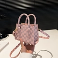 Mini borsa a tracolla rosa chiaro con motivo a lettere M e dettagli in oro lucido - Rosa