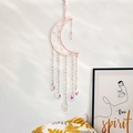 Capteur de rêves lune en quartz rose avec pendentifs en cristal et style bohème - Lune d'Amour Quartz Rose