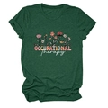 Détail de l'imprimé floral Occupational Therapy sur un t-shirt vert foncé col rond - S / Vert foncé