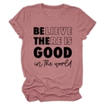 Détail du t-shirt rose poudré avec inscription Believe There Is Good imprimée - S / Or Rose (Police Noire)