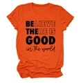 Détail de l'imprimé 'BELIEVE THERE IS GOOD' sur un t-shirt décontracté en coton orange - S / Orange (Police Noire)