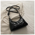 Bolso hobo negro brillante con hebilla decorativa y correa ajustable de moda actual - Negro