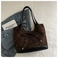 Vintage leopard print shoulder bag with black bow detail and reinforced leather bottom - Black